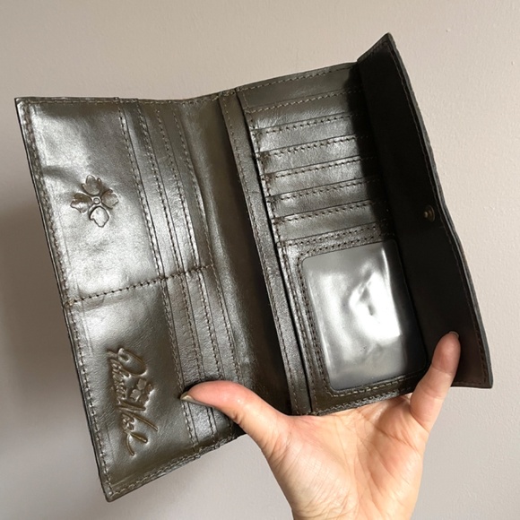 Patricia Nash Brown Floral Tooled Leather Paola Wallet - like new! - Picture 2 of 10